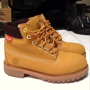 BRAND-NEW TIMBERLAND HELCOR ( GS) 6" CLASSIC PREMIUM WATERPROOF BOOTS BOYS 2